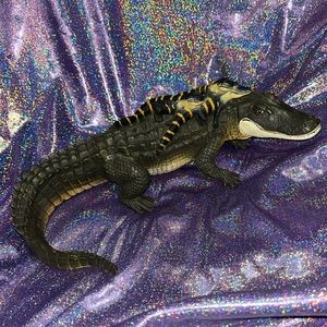Safari Ltd Incredible Creatures Alligator with Babies